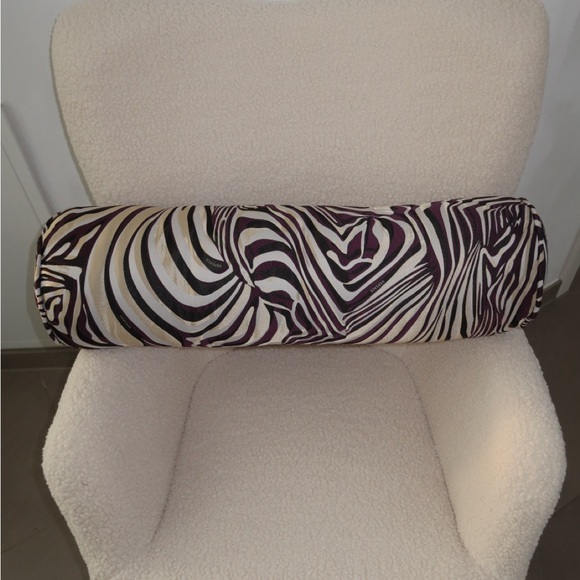 2 Vintage Versace Pillows - Picture 3 of 11